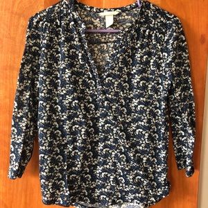 3/$25 ❤️ Blue floral blouse